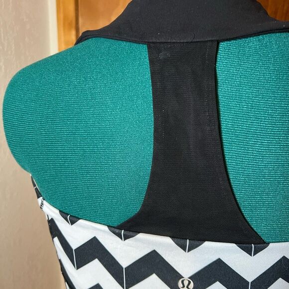 Lululemon Tank - Picture 4 of 4